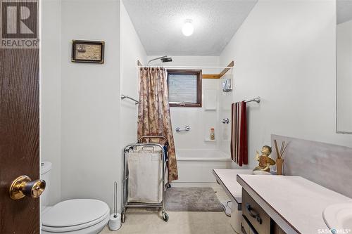 1620 Hastings Street, Moose Jaw, SK - Indoor Photo Showing Bathroom