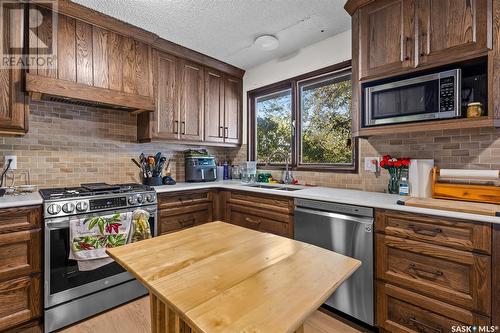 1620 Hastings Street, Moose Jaw, SK - Indoor Photo Showing Kitchen With Double Sink