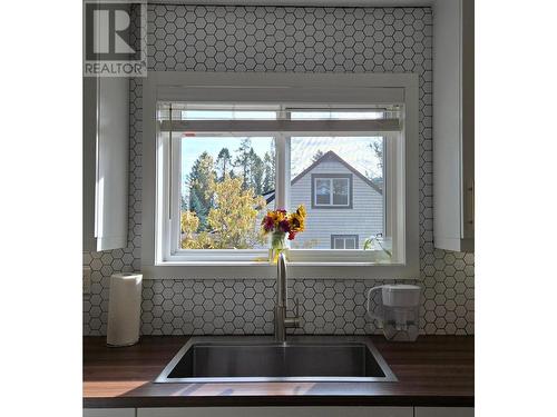 1425 13Th  Avenue, Invermere, BC - Indoor Photo Showing Kitchen