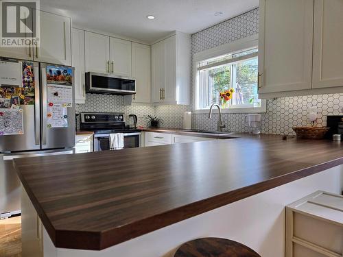 1425 13Th  Avenue, Invermere, BC - Indoor Photo Showing Kitchen