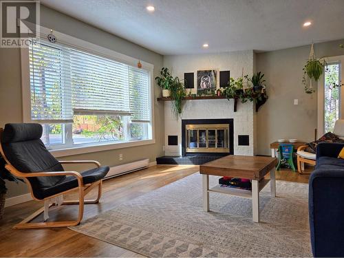 1425 13Th  Avenue, Invermere, BC - Indoor Photo Showing Living Room With Fireplace