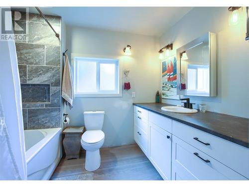 5709 Bridesville Townsite Road, Rock Creek, BC - Indoor Photo Showing Bathroom