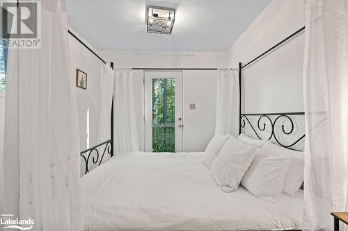 1335 Sherwood Forest Road, Bracebridge, ON - Indoor Photo Showing Bedroom