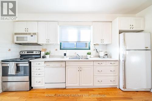 357 Surrey Drive, Oshawa (Eastdale), ON - Indoor Photo Showing Kitchen With Double Sink