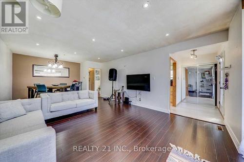 729 Yeremi Street, Pickering, ON - Indoor Photo Showing Living Room