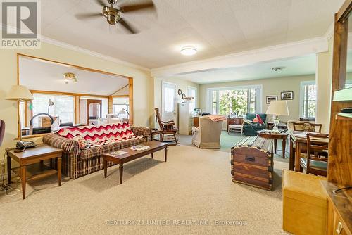 86 Woodland Trail, Galway-Cavendish And Harvey, ON - Indoor Photo Showing Living Room