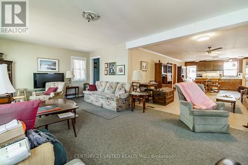 86 Woodland Trail, Galway-Cavendish And Harvey, ON - Indoor Photo Showing Living Room