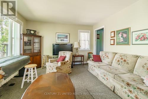 86 Woodland Trail, Galway-Cavendish And Harvey, ON - Indoor Photo Showing Living Room