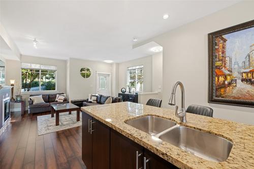 21-433 Mccarren Avenue, Kelowna, BC - Indoor Photo Showing Kitchen With Double Sink