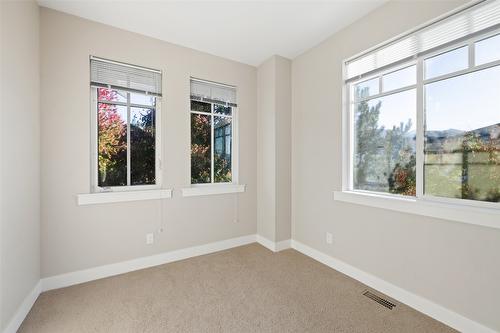 21-433 Mccarren Avenue, Kelowna, BC - Indoor Photo Showing Other Room