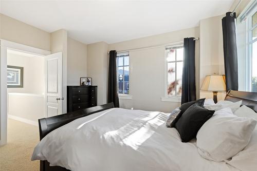 21-433 Mccarren Avenue, Kelowna, BC - Indoor Photo Showing Bedroom