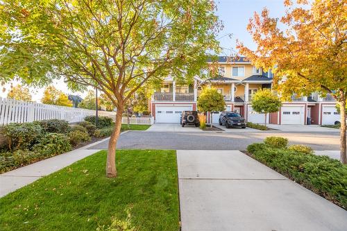 21-433 Mccarren Avenue, Kelowna, BC - Outdoor With Facade