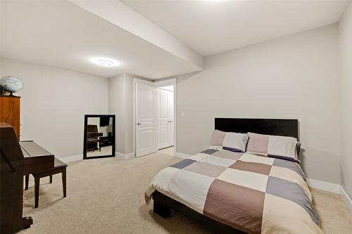 21-433 Mccarren Avenue, Kelowna, BC - Indoor Photo Showing Bedroom