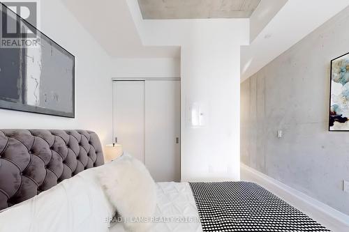 723 - 195 Mccaul Street, Toronto, ON - Indoor Photo Showing Bedroom