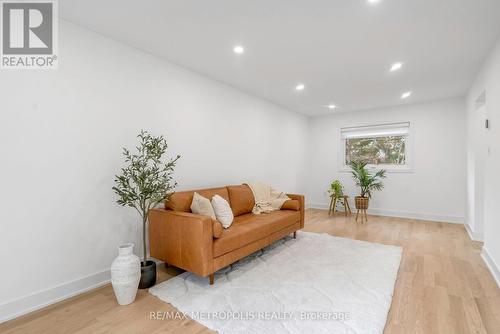 1028 Moorelands Crescent, Pickering, ON - Indoor Photo Showing Living Room