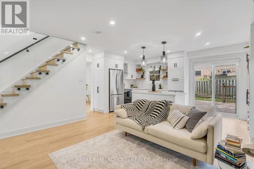 1028 Moorelands Crescent, Pickering, ON - Indoor Photo Showing Living Room