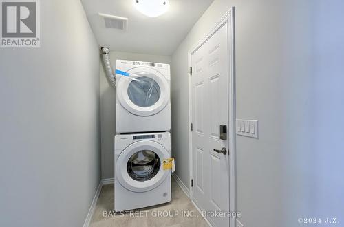 86 Herman Gilroy Lane N, Markham, ON - Indoor Photo Showing Laundry Room