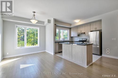 86 Herman Gilroy Lane N, Markham, ON - Indoor Photo Showing Kitchen