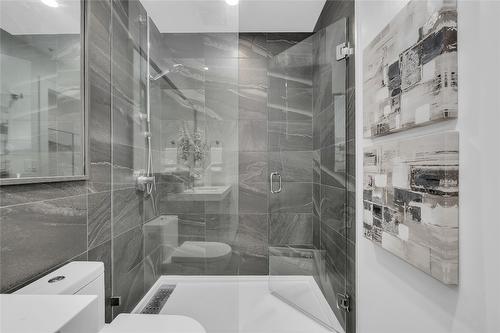 2505-1181 Sunset Drive, Kelowna, BC - Indoor Photo Showing Bathroom