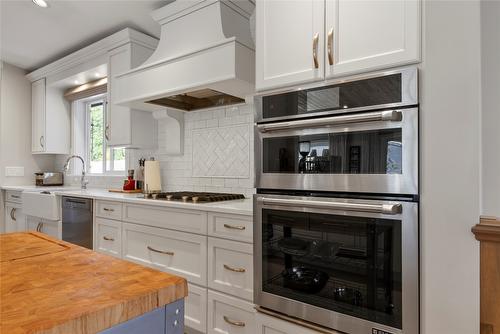 13824 Moberly Road, Lake Country, BC - Indoor Photo Showing Kitchen With Upgraded Kitchen