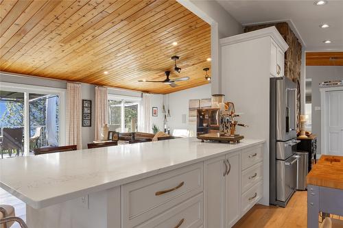 13824 Moberly Road, Lake Country, BC - Indoor Photo Showing Kitchen