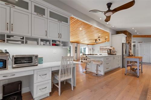 13824 Moberly Road, Lake Country, BC - Indoor Photo Showing Kitchen