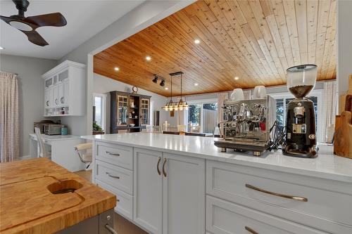 13824 Moberly Road, Lake Country, BC - Indoor Photo Showing Kitchen