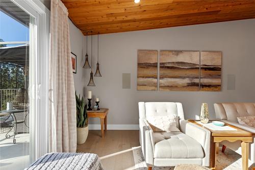 13824 Moberly Road, Lake Country, BC - Indoor Photo Showing Bedroom