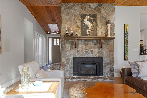 13824 Moberly Road, Lake Country, BC - Indoor Photo Showing Living Room With Fireplace