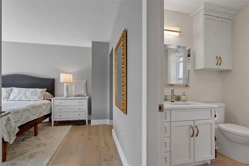 13824 Moberly Road, Lake Country, BC - Indoor Photo Showing Bedroom