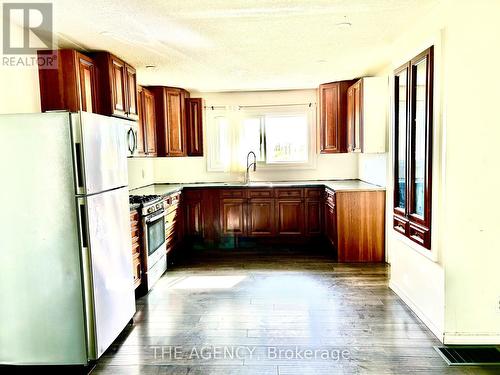 75 Glover Street, Hamilton, ON - Indoor Photo Showing Kitchen