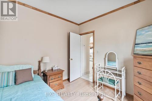 6286 Culp Street, Niagara Falls, ON - Indoor Photo Showing Bedroom