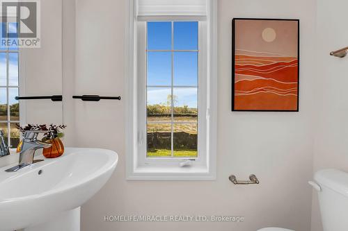 230 Maclachlan Avenue, Haldimand, ON - Indoor Photo Showing Bathroom