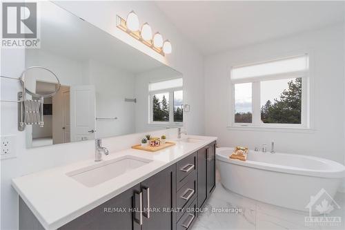 614 Kenabeek Terrace, Ottawa, ON - Indoor Photo Showing Bathroom