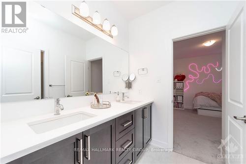 614 Kenabeek Terrace, Ottawa, ON - Indoor Photo Showing Bathroom