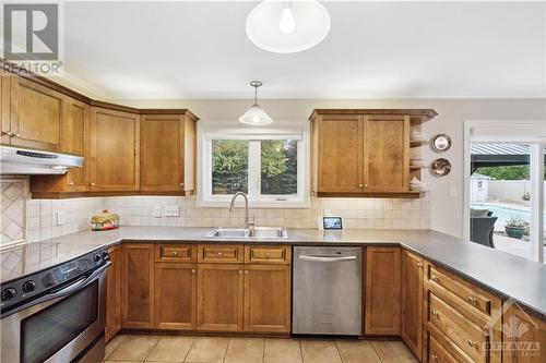 8 Spindle Way, Stittsville, ON - Indoor Photo Showing Kitchen With Double Sink