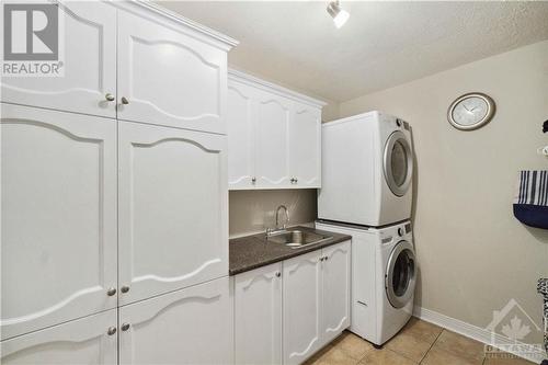 8 Spindle Way, Stittsville, ON - Indoor Photo Showing Laundry Room