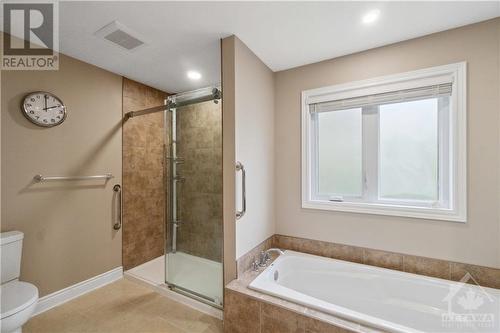 8 Spindle Way, Stittsville, ON - Indoor Photo Showing Bathroom