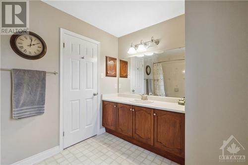 8 Spindle Way, Stittsville, ON - Indoor Photo Showing Bathroom