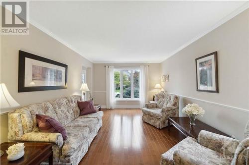 8 Spindle Way, Stittsville, ON - Indoor Photo Showing Living Room