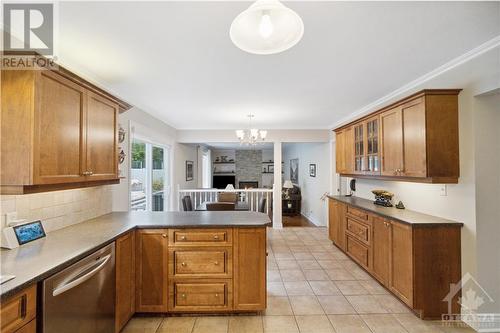 8 Spindle Way, Stittsville, ON - Indoor Photo Showing Kitchen