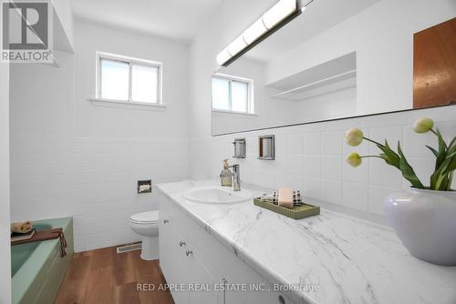 125 Poplar Road, Toronto, ON - Indoor Photo Showing Bathroom