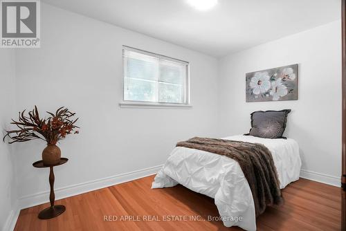 125 Poplar Road, Toronto, ON - Indoor Photo Showing Bedroom