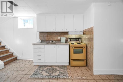 125 Poplar Road, Toronto, ON - Indoor Photo Showing Kitchen