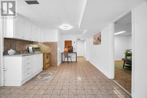 125 Poplar Road, Toronto, ON - Indoor Photo Showing Kitchen