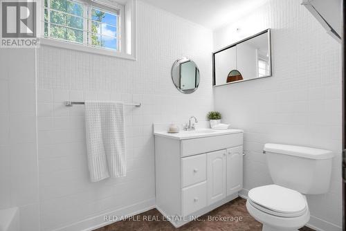 125 Poplar Road, Toronto, ON - Indoor Photo Showing Bathroom