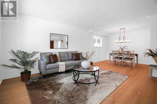 125 Poplar Road, Toronto, ON - Indoor Photo Showing Living Room