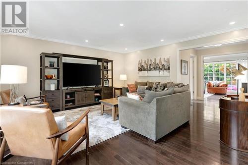 806 Westmount Road W, Kitchener, ON - Indoor Photo Showing Living Room