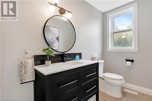 806 Westmount Road W, Kitchener, ON - Indoor Photo Showing Bathroom