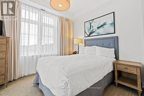 209 - 40 Horseshoe Boulevard, Oro-Medonte, ON - Indoor Photo Showing Bedroom